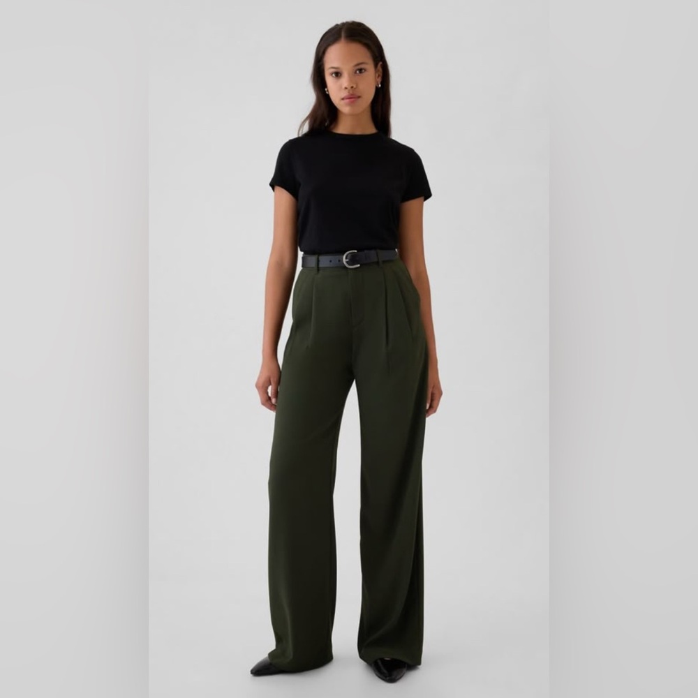 NWT- GAP 365 High Rise Pleated Trousers - Size 8